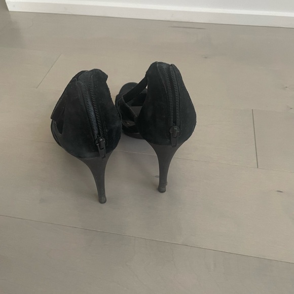 BCBG black heels - Picture 2 of 2